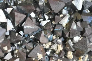 Qual mineral possui mais reservas no Brasil